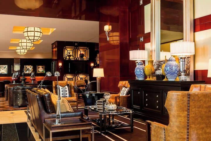 Lobby lounge