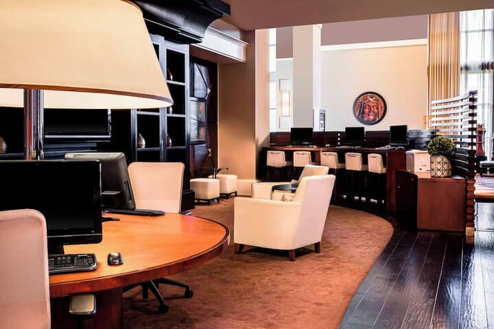 Lobby lounge